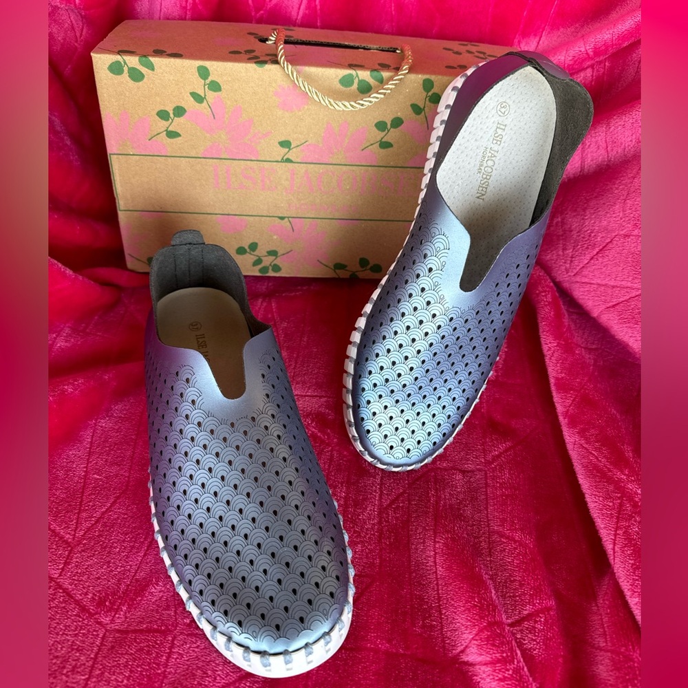 NEW Ilse Jacobsen women’s metallic blue slip-on shoes